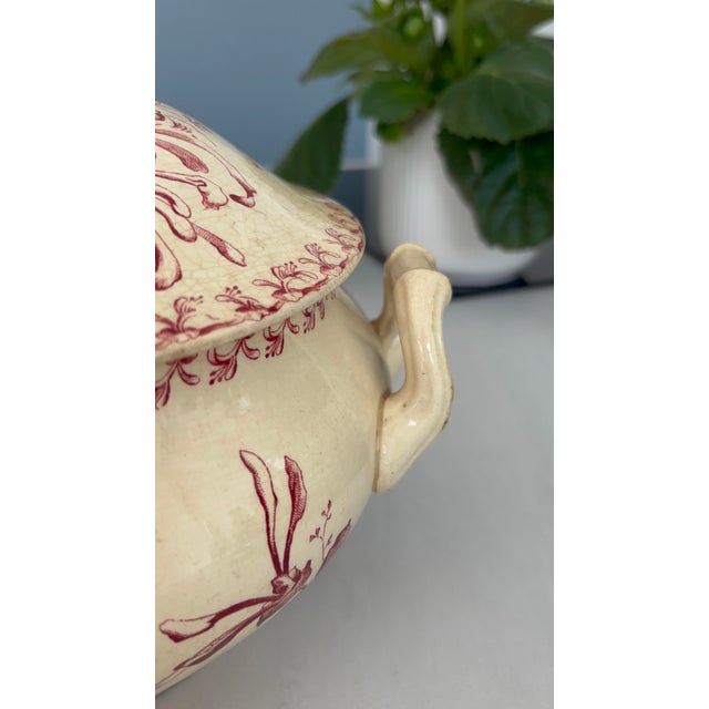 Gien Red Ironstone Tureen with Honeysuckle Pattern from Gien Factory, 1890s For Sale - Image 4 of 13