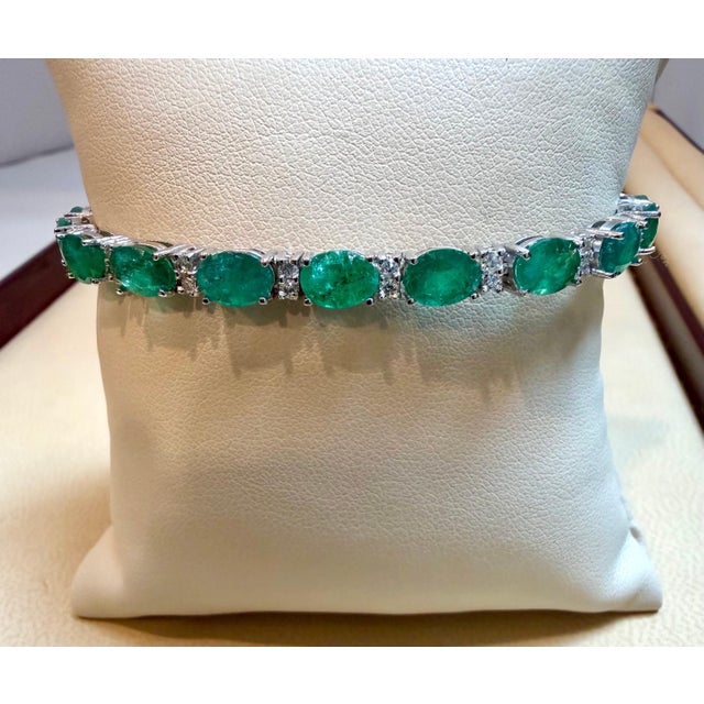 20 Carat Natural Zambian Emerald & 1.2ct Diamond Tennis Bracelet 14 Karat Gold For Sale - Image 12 of 18