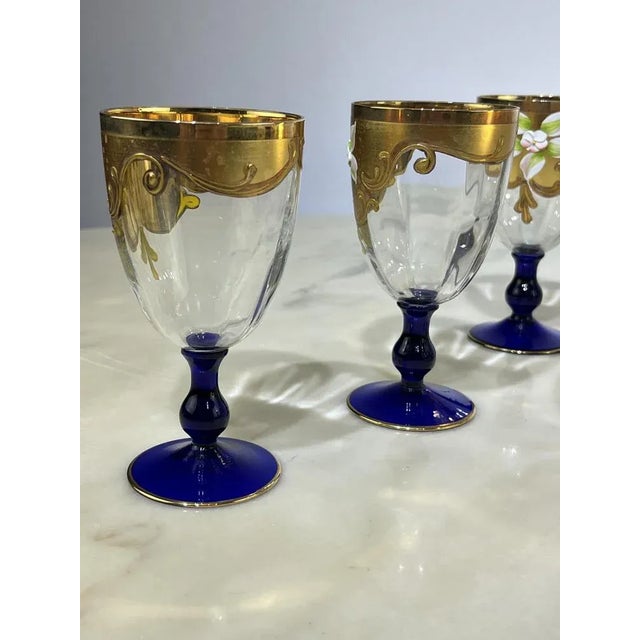 1970s Bottle and Glasses in Hand-Painted Murano Glass & 24kt Gold, Italy, 1970s, Set of 7 For Sale - Image 5 of 12