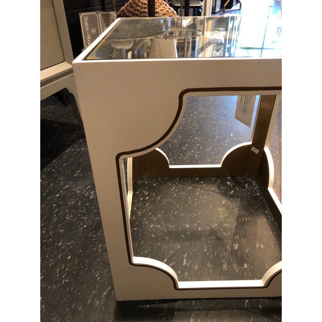 This small drinks table packs a lot of punch with style and design. Perfect " pull up " table for cocktails or coffee....