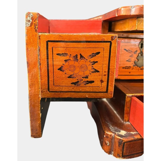 Chinese Qing Dynasty Hand-Painted Travel Jewelry Vanity Box W/ Mirror For Sale - Image 10 of 11