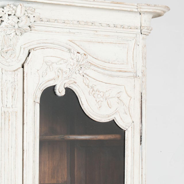 19th Century French Gray Painted Pine Vitrine Display Cabinet For Sale - Image 6 of 14