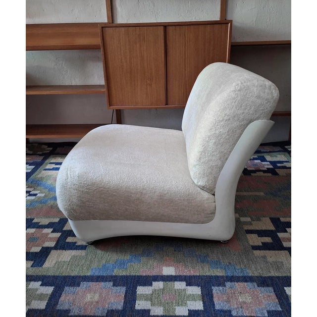 Cream Italian Lounge Chair in the style of Mario Bellini, 1960s For Sale - Image 8 of 8