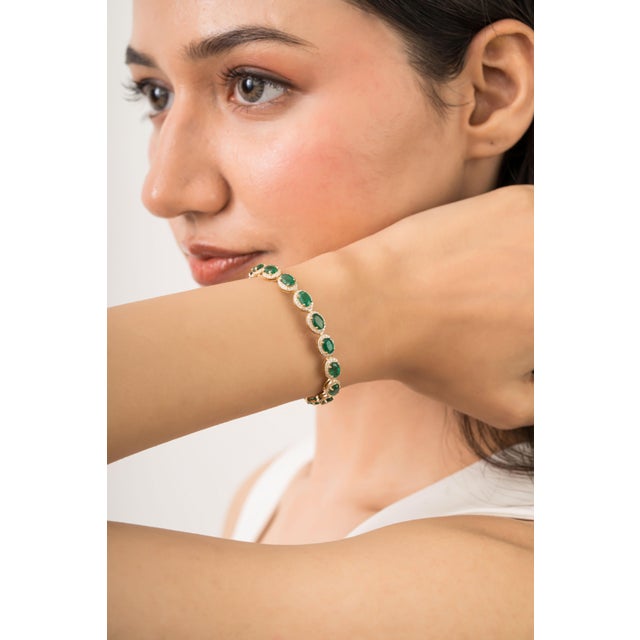 Metal Luxury 8.55ct Emerald Diamond Halo Vintage Tennis Bracelet 18k Yellow Gold For Sale - Image 7 of 13