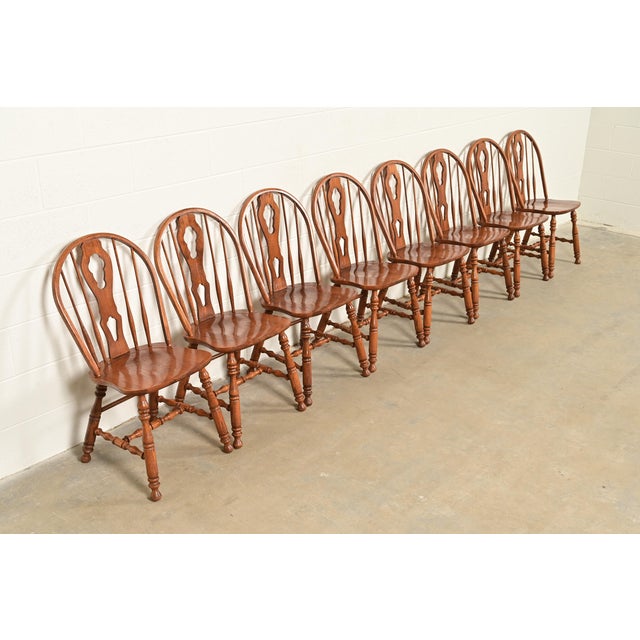 Ethan Allen Ethan Allen Style American Colonial Solid Oak Spindle Back Windsor Dining Chairs, Set of Eight For Sale - Image 4 of 9