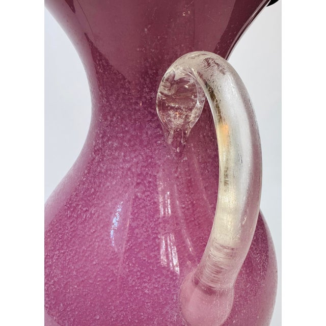 Mid 20th Century 1980s Chapman Pink Glass Urn Table Lamp With Clear Handles For Sale - Image 5 of 16