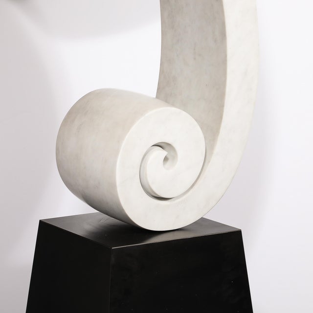 1980s Mid-Century Abstract Looped Ribbon Sculpture in White Marble on Pyramidal Base For Sale - Image 5 of 12