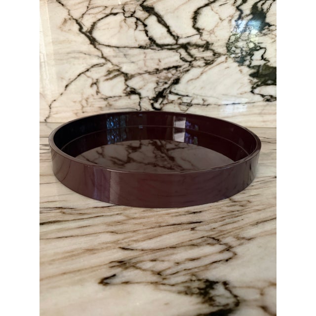 Exquisite and chic vintage round shaped coffee brown lacquered tray. No maker’s marks. Excellent condition.