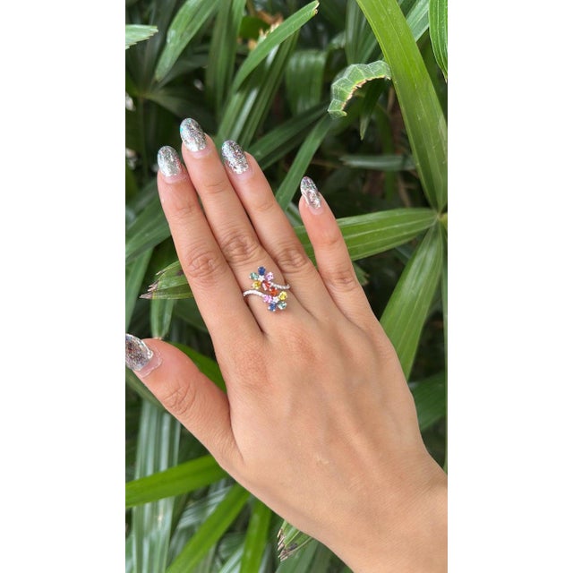2020s Set in 18k White Gold, Ceylon Multi Sapphires & Diamonds Engagement Ring, Us Size 6.5 For Sale - Image 5 of 11