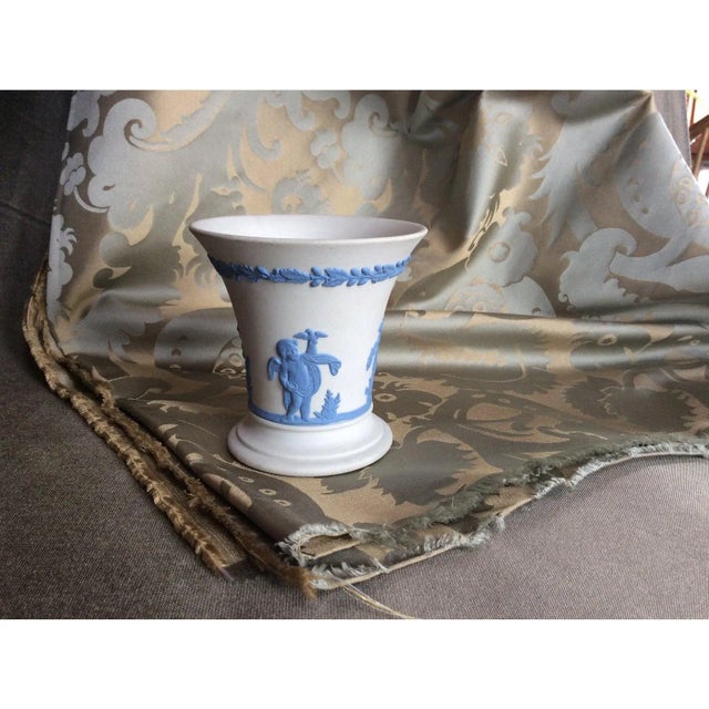 Wedgwood Wedgwood White Jasperware Neoclassical Urn For Sale - Image 4 of 10