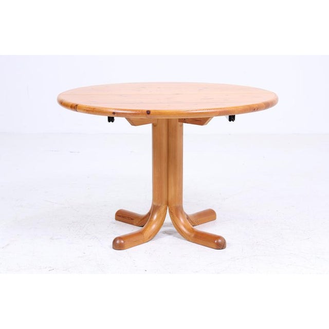 Wonderful extendable vintage dining table made of pine wood FEATURES * Vintage design * Material: Pine * Extendable...
