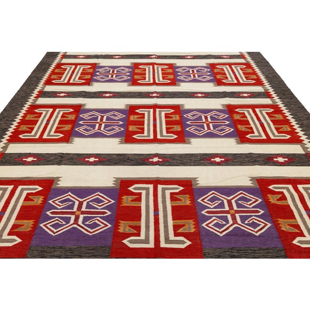 Contemporary Navajo Style Wool Rug – Modern Geometric American Textile Accent For Sale - Image 12 of 13