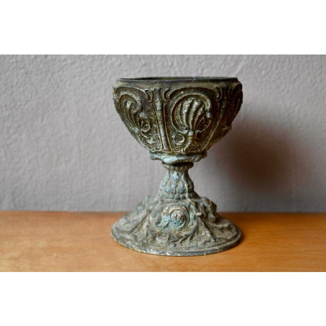 A decorative piece with a chalice look, this old metal planter was once the support for an oil lamp. Decorative and nicely...