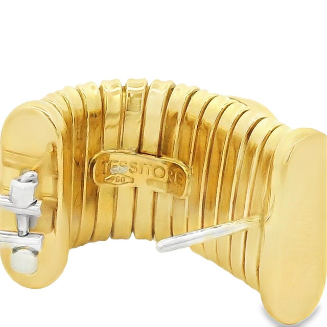 Gold Italian 18k Yellow Gold Tessitore Tubogas Coin Clip Earrings, Circa 1970, A Pair For Sale - Image 8 of 9