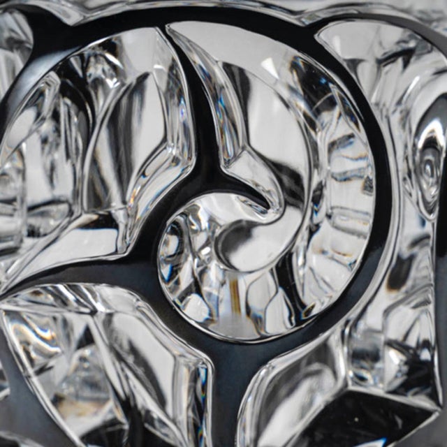 Vintage Swirl Vase in Black-Glazed Clear Crystal by Lalique Crystal, 1926 For Sale - Image 4 of 6