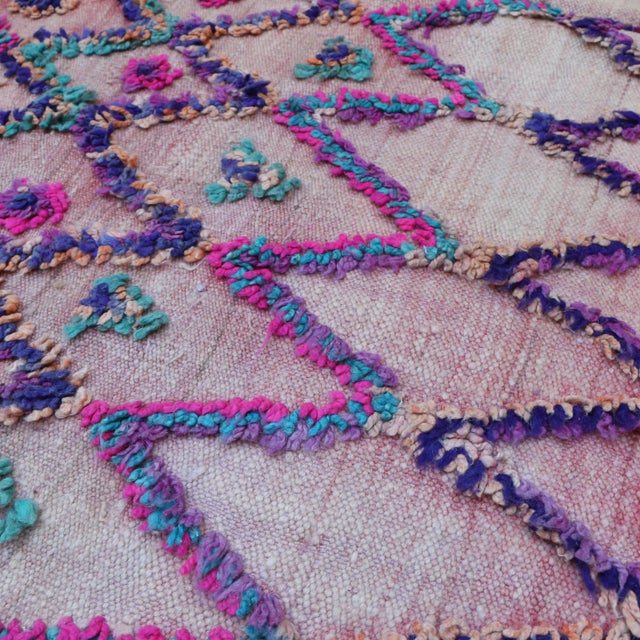 1980s Moroccan Pink Kilim Boujad Rug - 5'9" X 11'9" Ft For Sale - Image 4 of 8