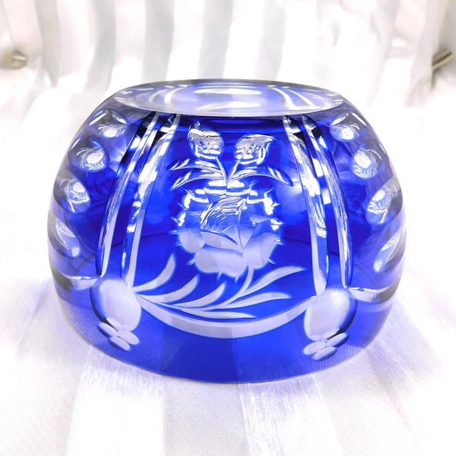 1980s Set of Five Blue Cut to Clear Serving Bowls For Sale In San Francisco - Image 6 of 6