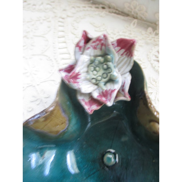 Ceramic Vintage Majolica Green Bowl With Waterlily & Two Frogs For Sale - Image 7 of 9