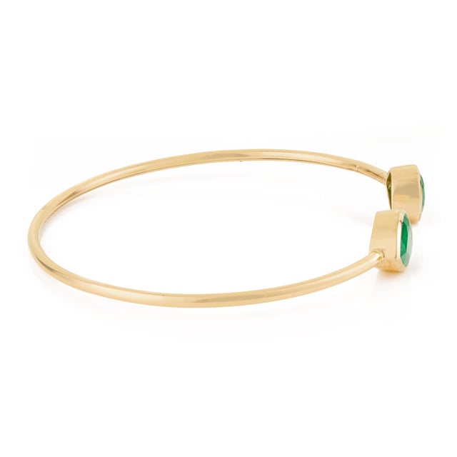 Dark Green Contemporary 2.58ct Pear Emerald Open Cuff Bangle Bracelet in 14k Yellow Gold For Sale - Image 8 of 17