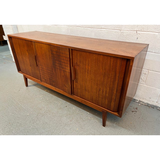 Mid 20th Century Mid-Century Nine Drawer Walnut 'Elegette' Dresser by Furnette Industries For Sale - Image 5 of 18