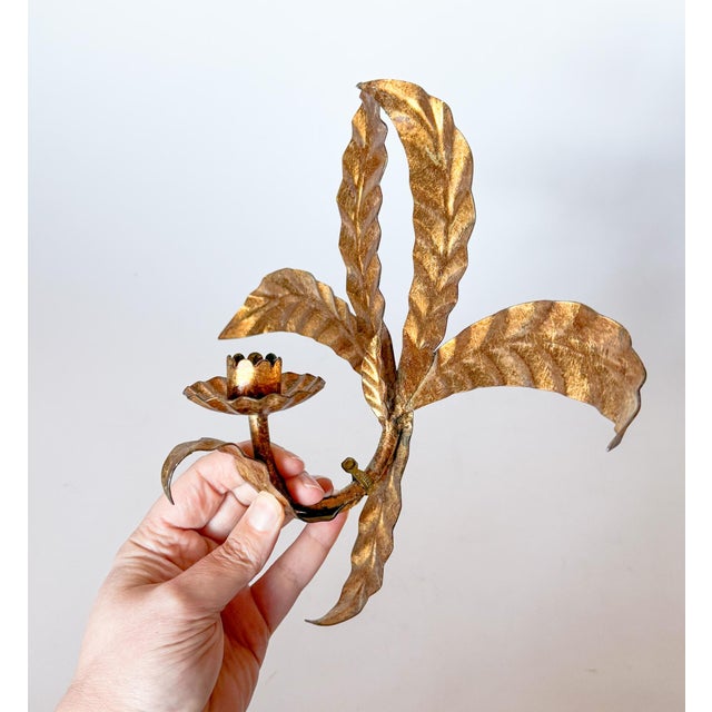 1960s 1960s Italian Hollywood Regency Gilt Metal Tole Palm Candle Wall Sconce For Sale - Image 5 of 11