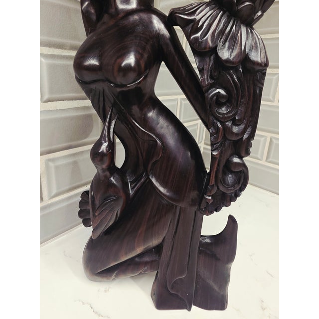 Vintage 1950s Balinese Modernist Macassar Ebony Dewi Sri Goddess With Birds – Museum-Grade Masterwork For Sale - Image 9 of 12