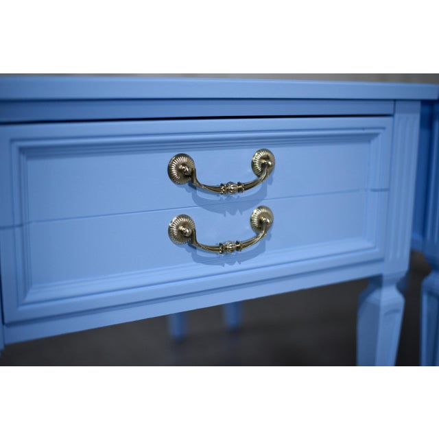 1970s Transitional End Tables by Thomasville in Blue a Pair - Newly Painted For Sale In Chicago - Image 6 of 11