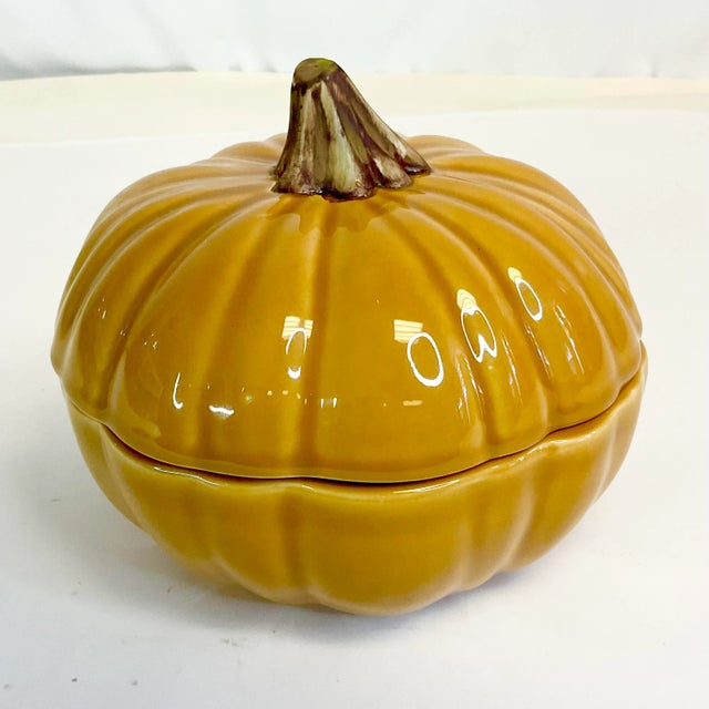 1990s Portuguese Majolica Trompe L’Oeil Pumpkin Box, Halloween & Thanksgiving. For Sale - Image 4 of 9
