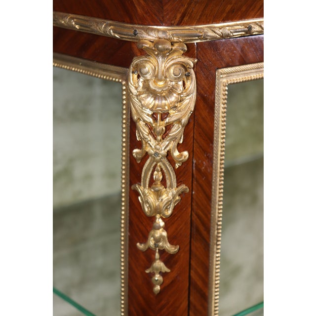 Fine Bronze Mounted Vernis Martin Painted French Louis XV Vitrine For Sale - Image 15 of 15