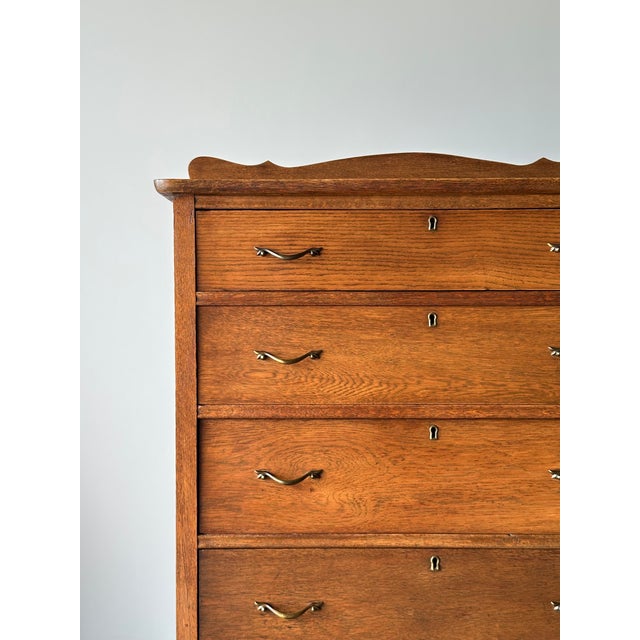 Antique Scalloped Quarter Sawn Golden Oak Chest of Drawers For Sale - Image 4 of 13