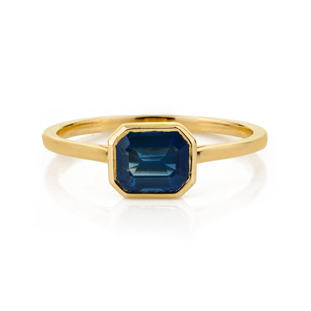 Bezel Set 1.07ct Octagon Blue Sapphire Solitaire Ring Size 5.5 in 14k Yellow Gold For Sale - Image 4 of 15