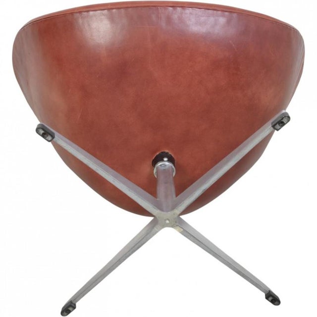 Vintage Swan Chair in Red Patinated Leather by Arne Jacobsen, 1960s For Sale - Image 12 of 13