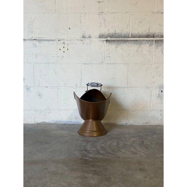 Hammered Copper Firewood Holder With Ceramic Handles Vintage Mid-Century Modern 1960s For Sale - Image 10 of 11