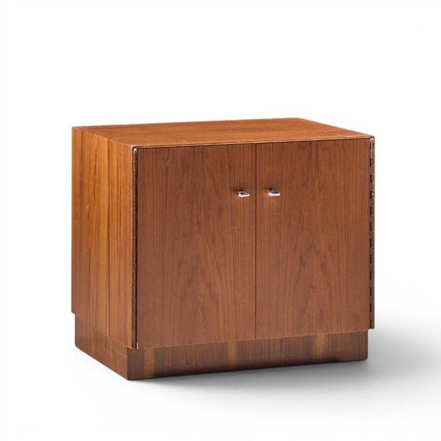 Directional Mid Century Walnut and Chrome Nightstands - Pair For Sale In Chicago - Image 6 of 11
