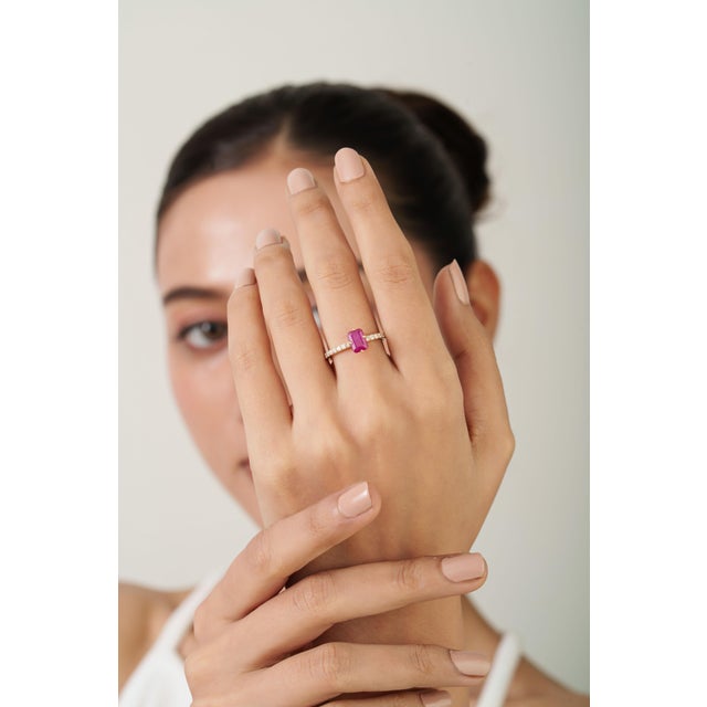 Ruby Red 1.33ct Emerald Cut Ruby Solitaire Ring With Pave Diamonds in 14k Gold Size 9 For Sale - Image 8 of 17