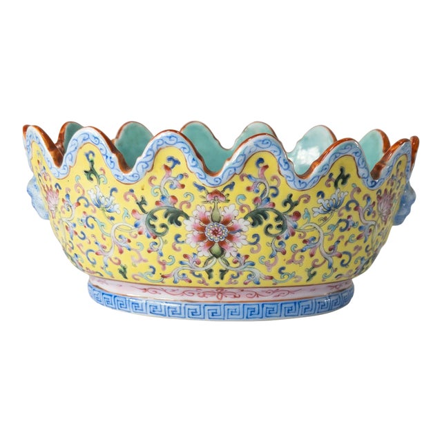 Early 20th Century Chinese Chinoiserie Republic Period Famille Rose Floral Bowl For Sale