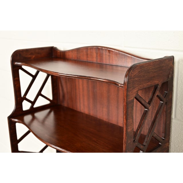 Baker Furniture Style Chinese Chippendale Carved Mahogany Étagère or Bookcase For Sale - Image 9 of 17