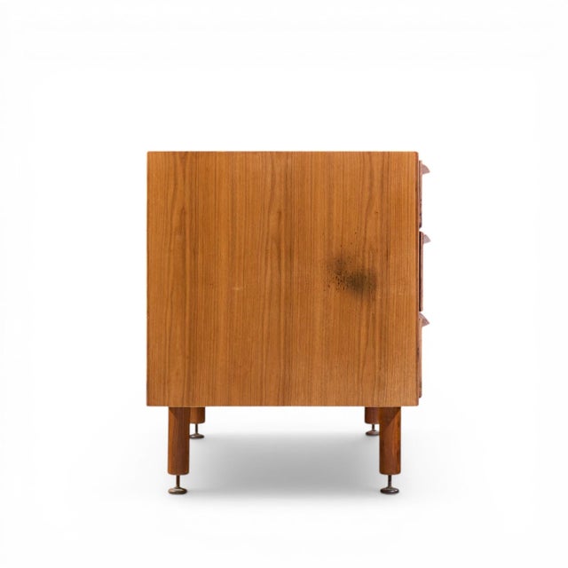 Jens Risom Jens Risom Mid Century Walnut Credenza For Sale - Image 4 of 11