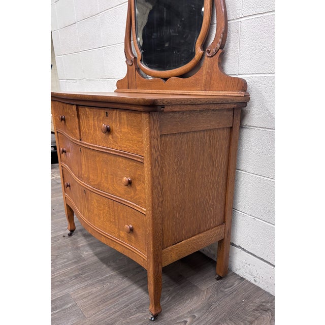 Early 20th Century Antique Victorian Quarter Sawn Tiger Oak Serpentine Dresser With Mirror For Sale - Image 5 of 11