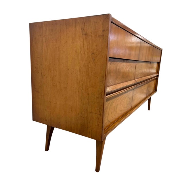 Brown Vintage Mid-Century Modern 9-Drawer Low Dresser / Credenza With Sculpted Integrated Pulls and Dovetail Drawers For Sale - Image 8 of 9