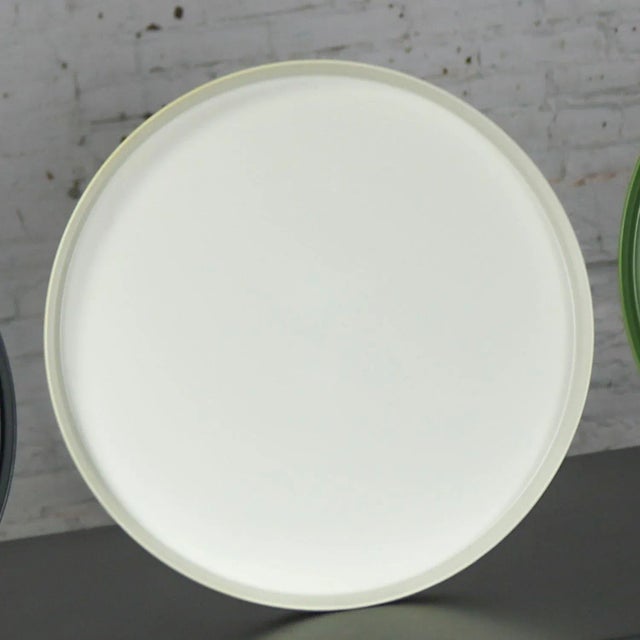 1970s Mid Century Modern Trays Round White Plastic Splatter Platters by Sabe’s For Sale - Image 4 of 11