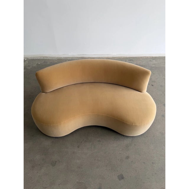 2020s Kidney Sofa in Butter Cotton Velvet For Sale - Image 5 of 12