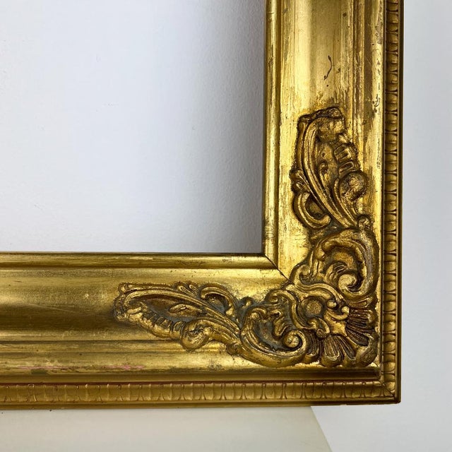 Rococo Vintage Italian Wood Picture Frame in Gilt Wood For Sale - Image 3 of 12