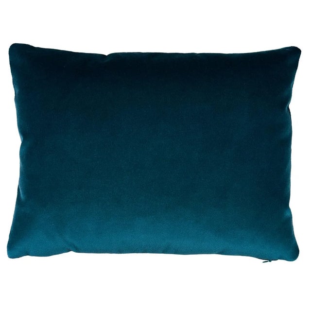 This pillow features Marion Velvet Tape with a knife edge finish. A scrolling leaf pattern in jacquard cut velvet gives...