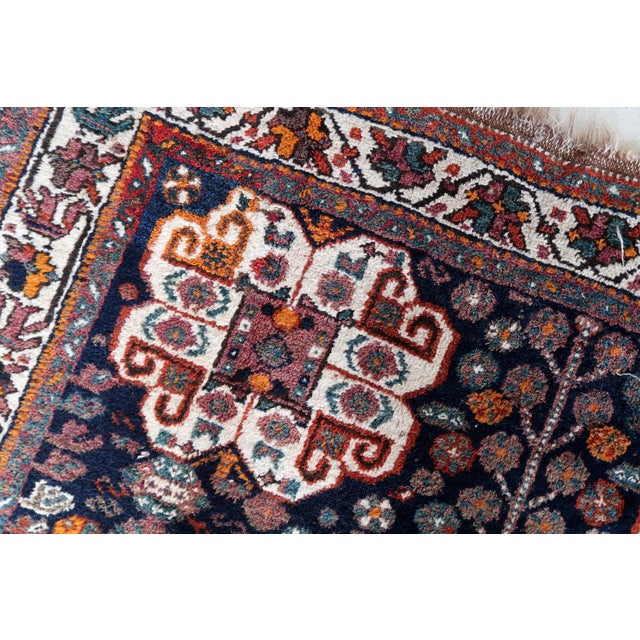 1940s, Handmade Vintage Persian Shiraz Rug 4.8' X 6.8' For Sale - Image 9 of 10
