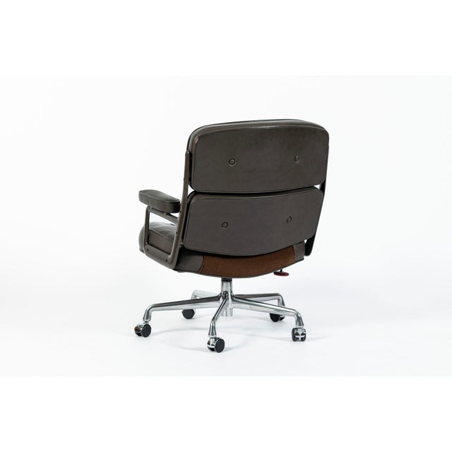 Herman Miller Eames Time Life Executive Lobby Chair for Herman Miller, Gray Leather Office Desk Chair, 1988 For Sale - Image 4 of 18