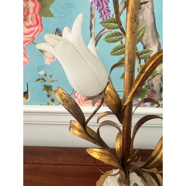 Hollywood Regency Mid 20th Century Hollywood Regency Alabaster Gilt Tole Table Lamp For Sale - Image 3 of 12