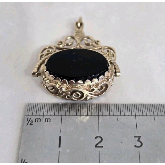 Vintage 9ct Yellow Gold, Tigers Eye, and Black Onyx Fob Pendant, London, 1970 For Sale - Image 10 of 11