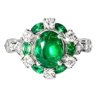 Late 20th Century Size 7 14K White Gold Emerald Diamond Cluster Ring For Sale