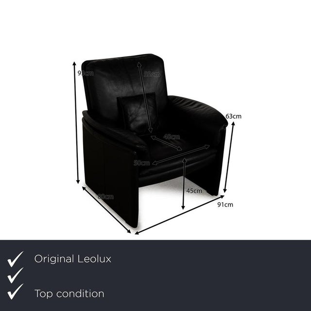 The Catalpa armchair from Leolux is covered in black leather and stands on floor-to-ceiling side panels. It is...